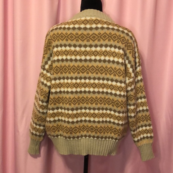 Neutral Colored Geometric Drop Shoulder Knit Pullover Sweater - Picture 4 of 6